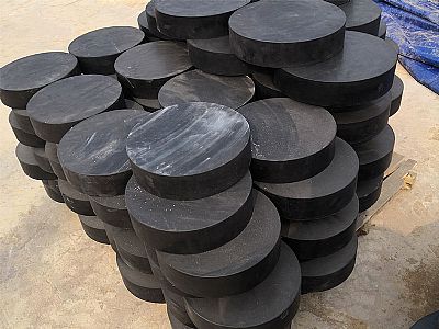 东兴区板式橡胶支座由若干层橡胶片与薄钢板经加压硫化